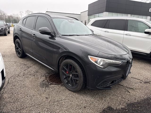 Used 2020 Alfa Romeo Stelvio Ti w/ Nero Edizione image 4