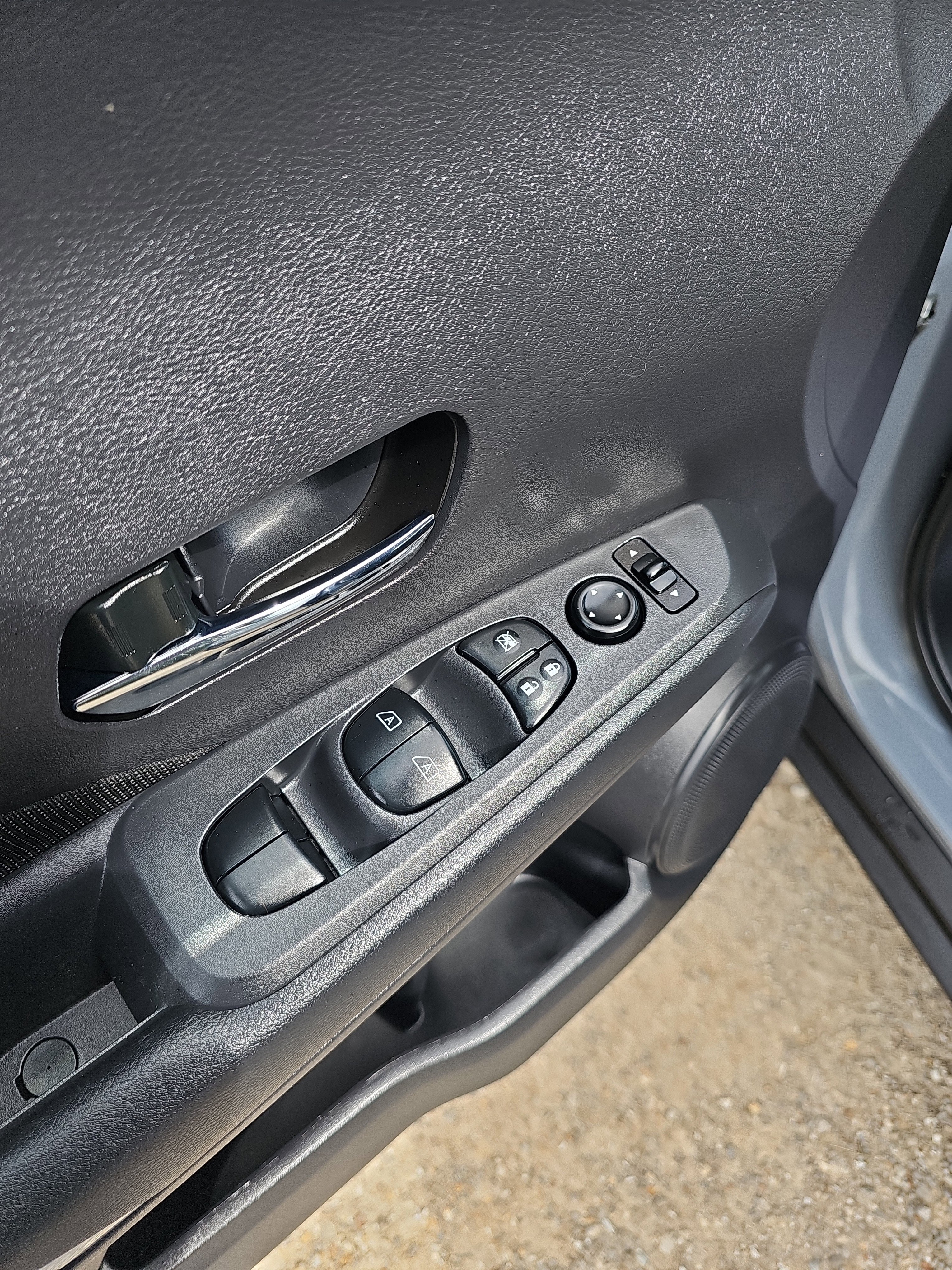 Used 2024 Nissan Kicks SV w/ Exterior Package image 19