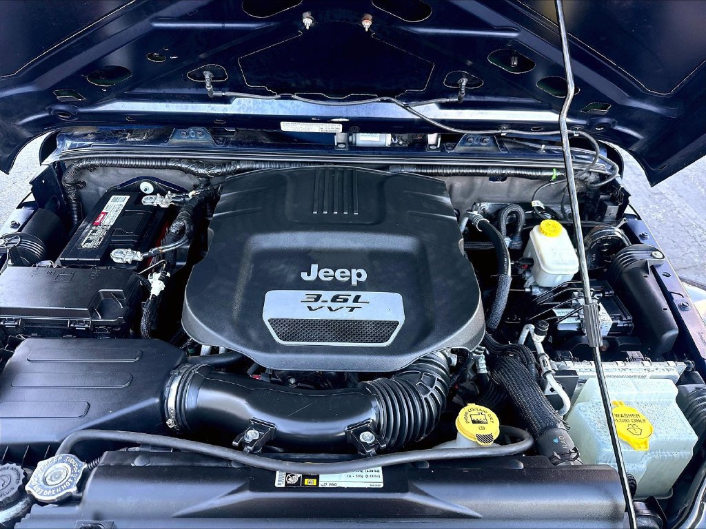 Used 2013 Jeep Wrangler Sport AWD/4WD image 32