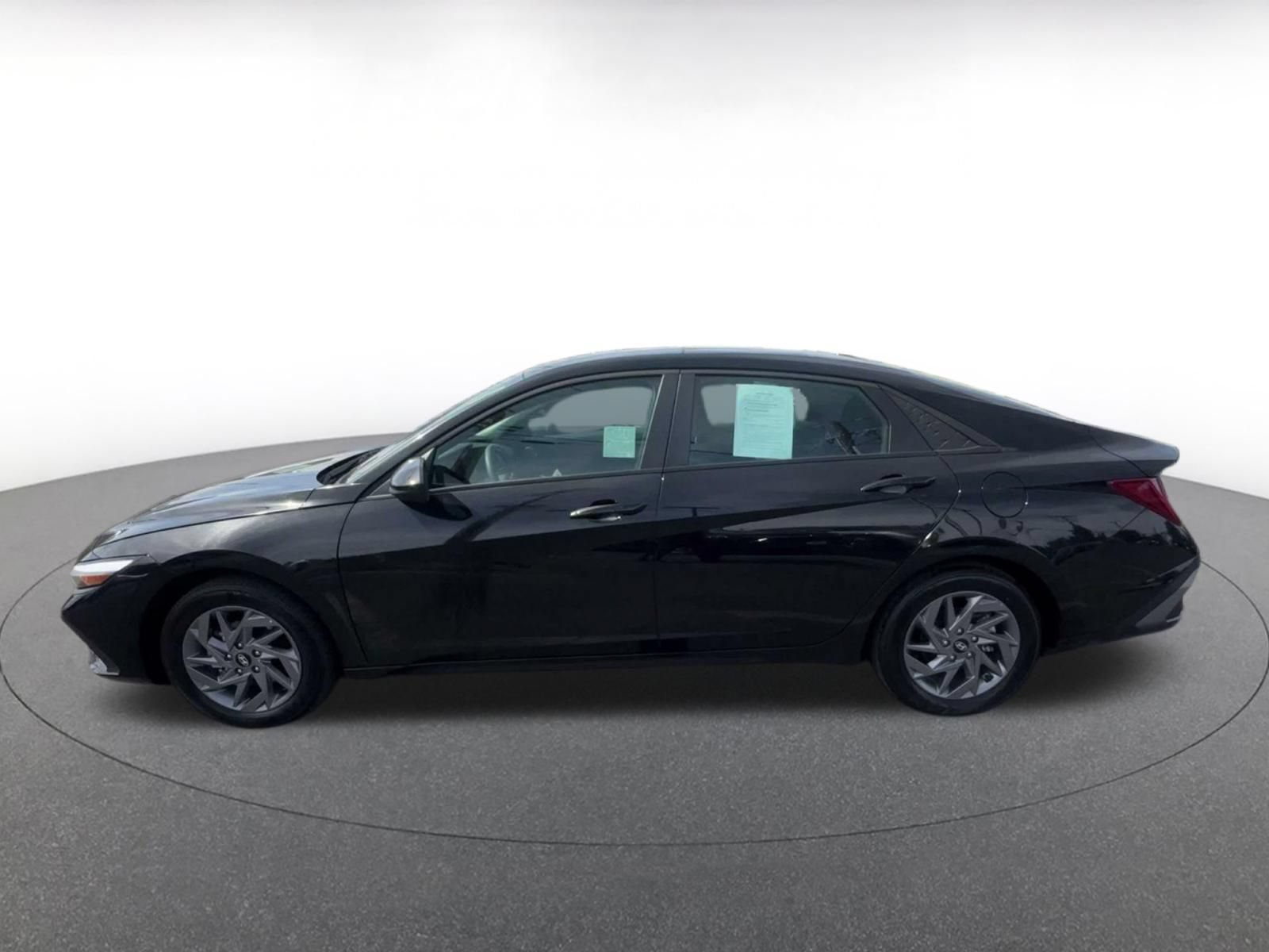 Used 2026 Hyundai Elantra Hybrid FWD image 7