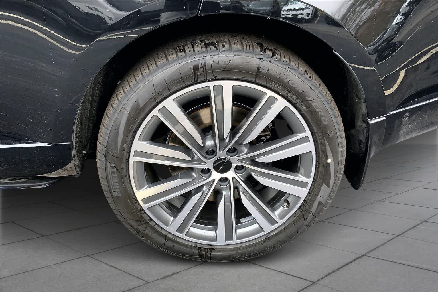 New 2026 Land Rover Range Rover Autobiography AWD/4WD image 16