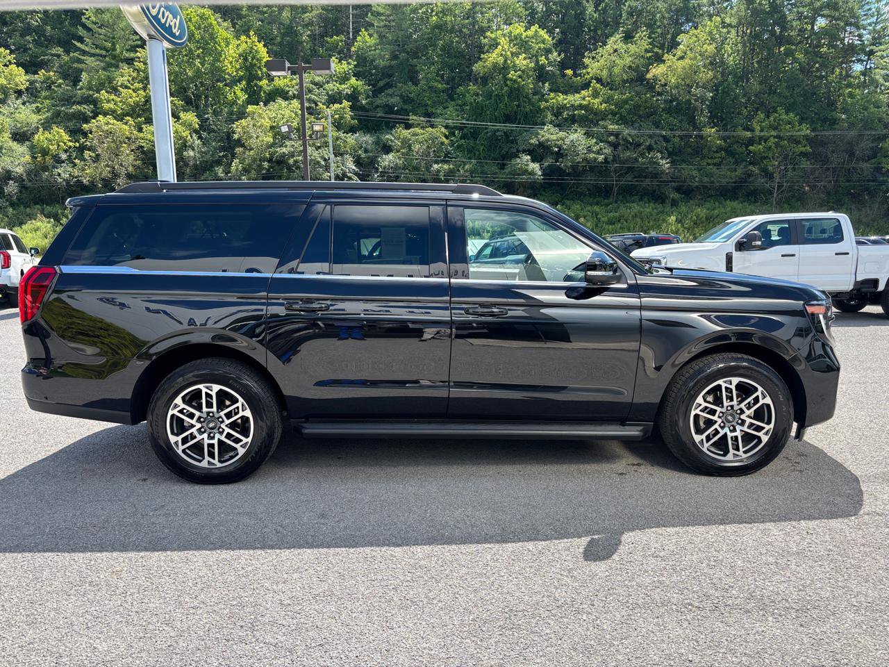 Used 2025 Ford Expedition Max Active AWD/4WD image 7