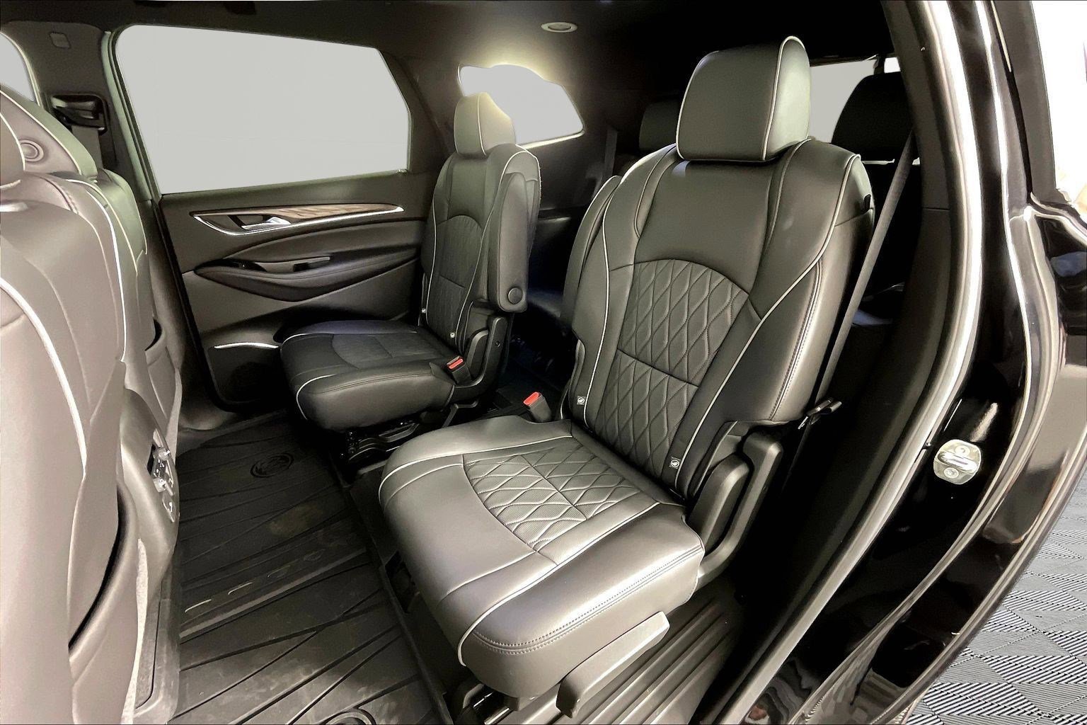 Used 2023 Buick Enclave Avenir image 22