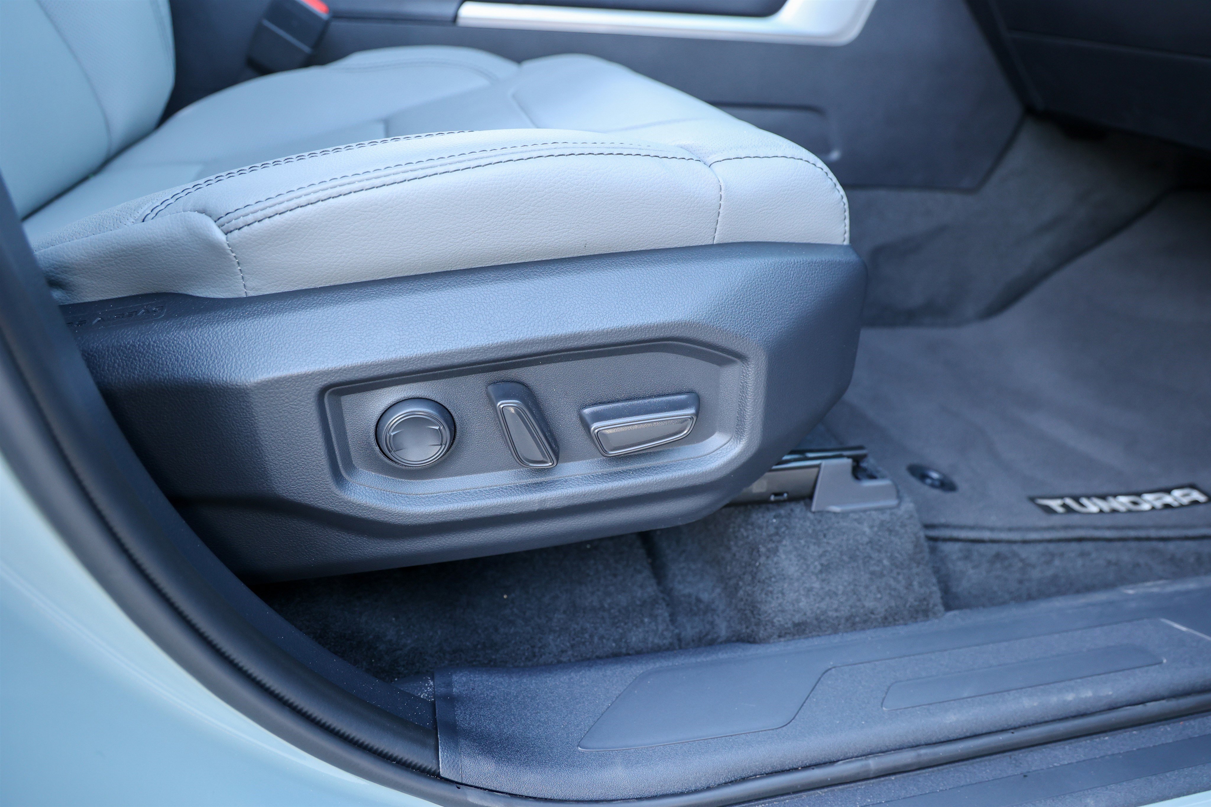 Certified 2026 Toyota Tundra Limited w/ Power Package image 34