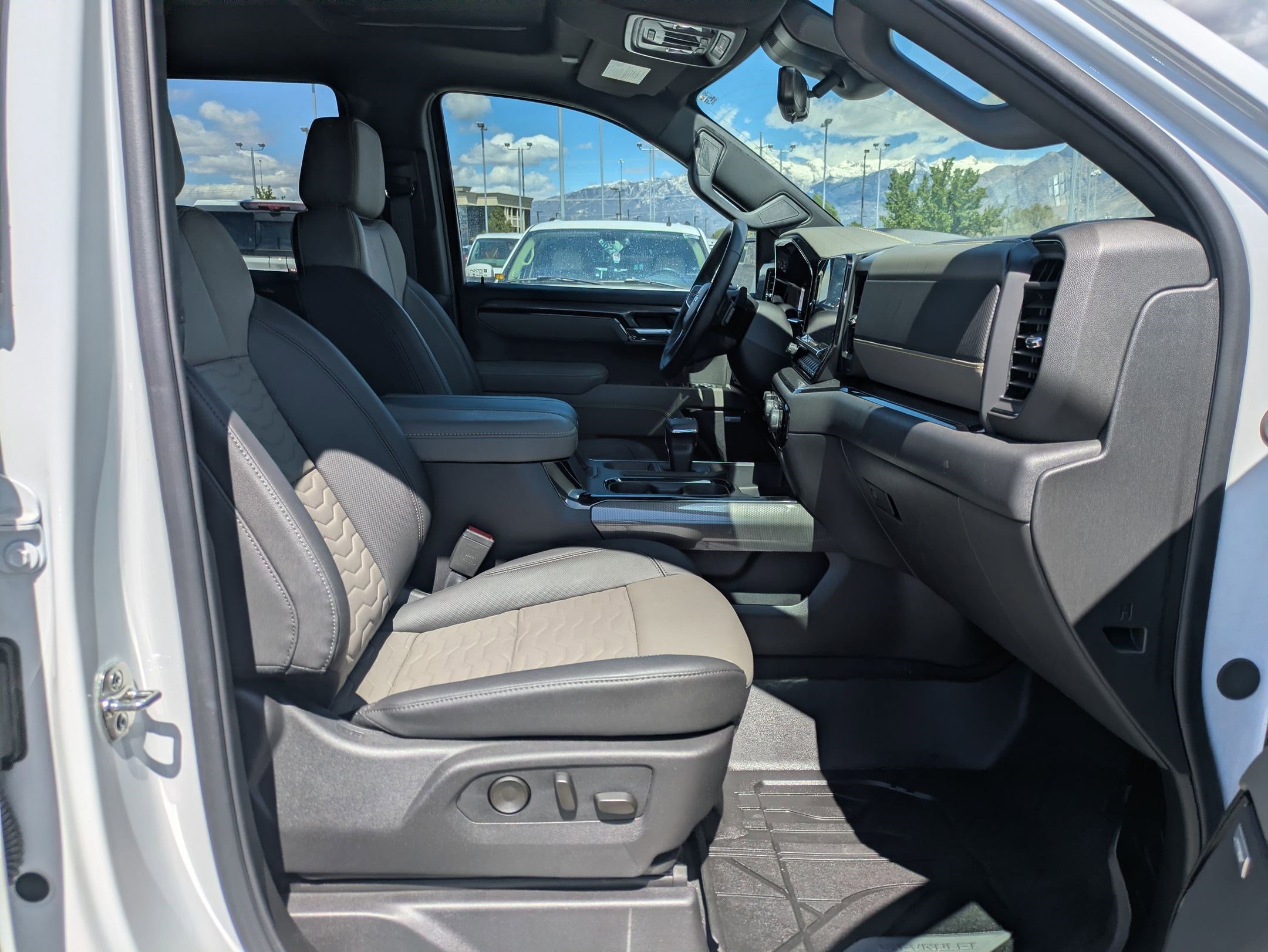 Used 2026 Chevrolet Silverado 1500 ZR2 AWD/4WD image 32