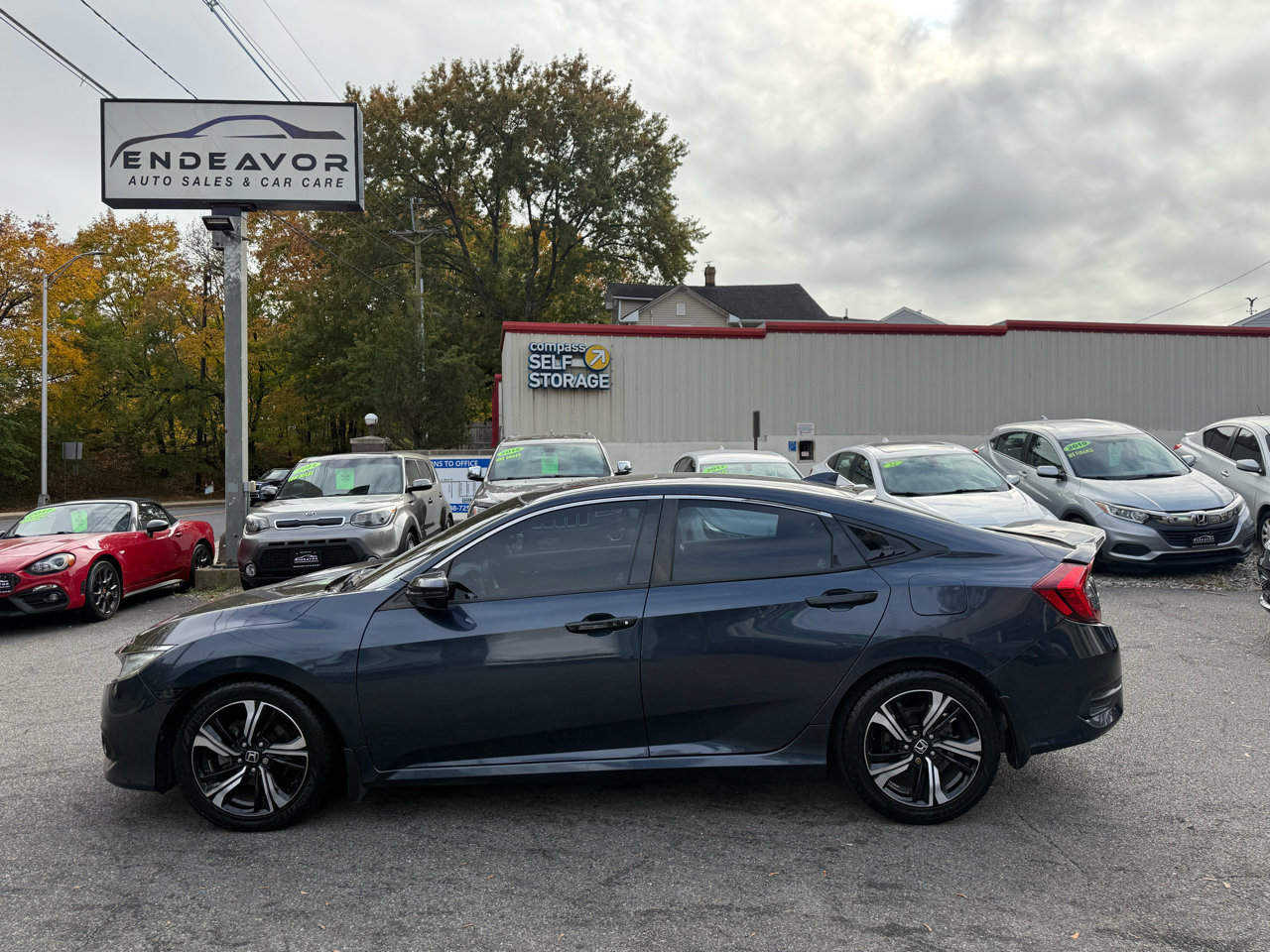 Used 2017 Honda Civic Touring image 4