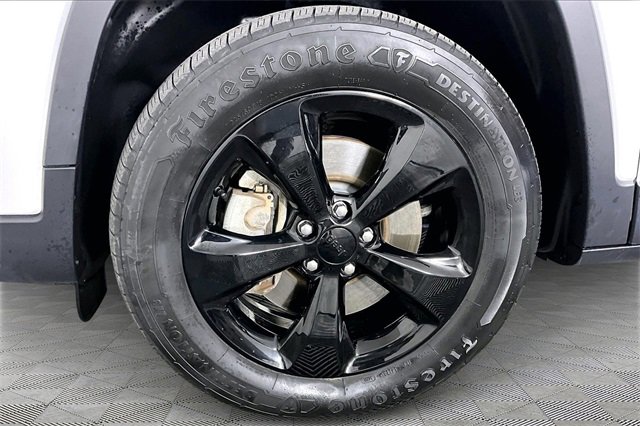 Used 2019 Jeep Cherokee Latitude Plus image 33