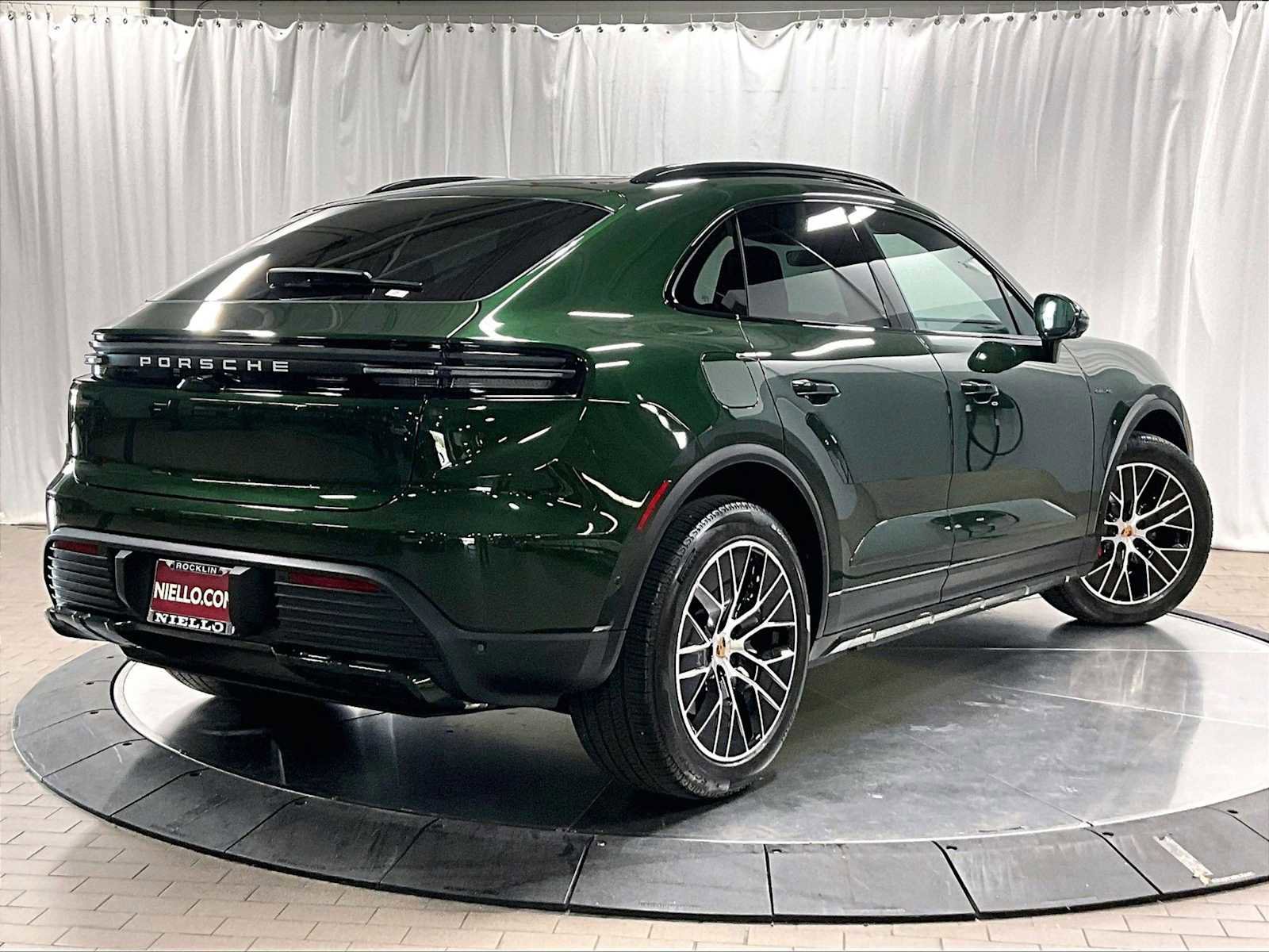 Used 2025 Porsche Macan 4S Electric image 10