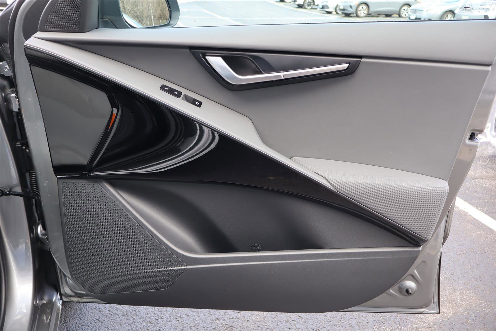 Certified 2025 Kia Niro EX image 28