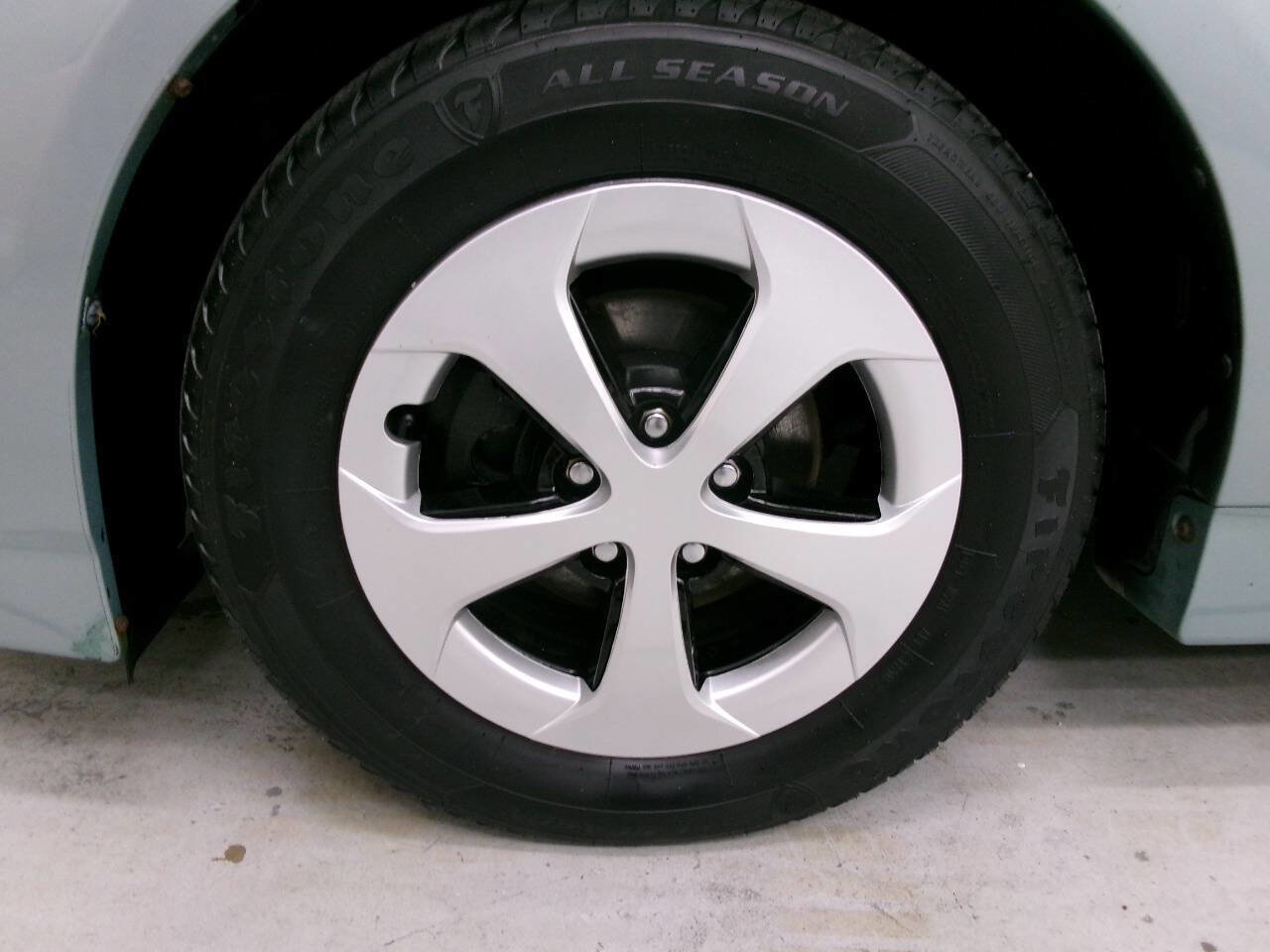 Used 2013 Toyota Prius Two image 2