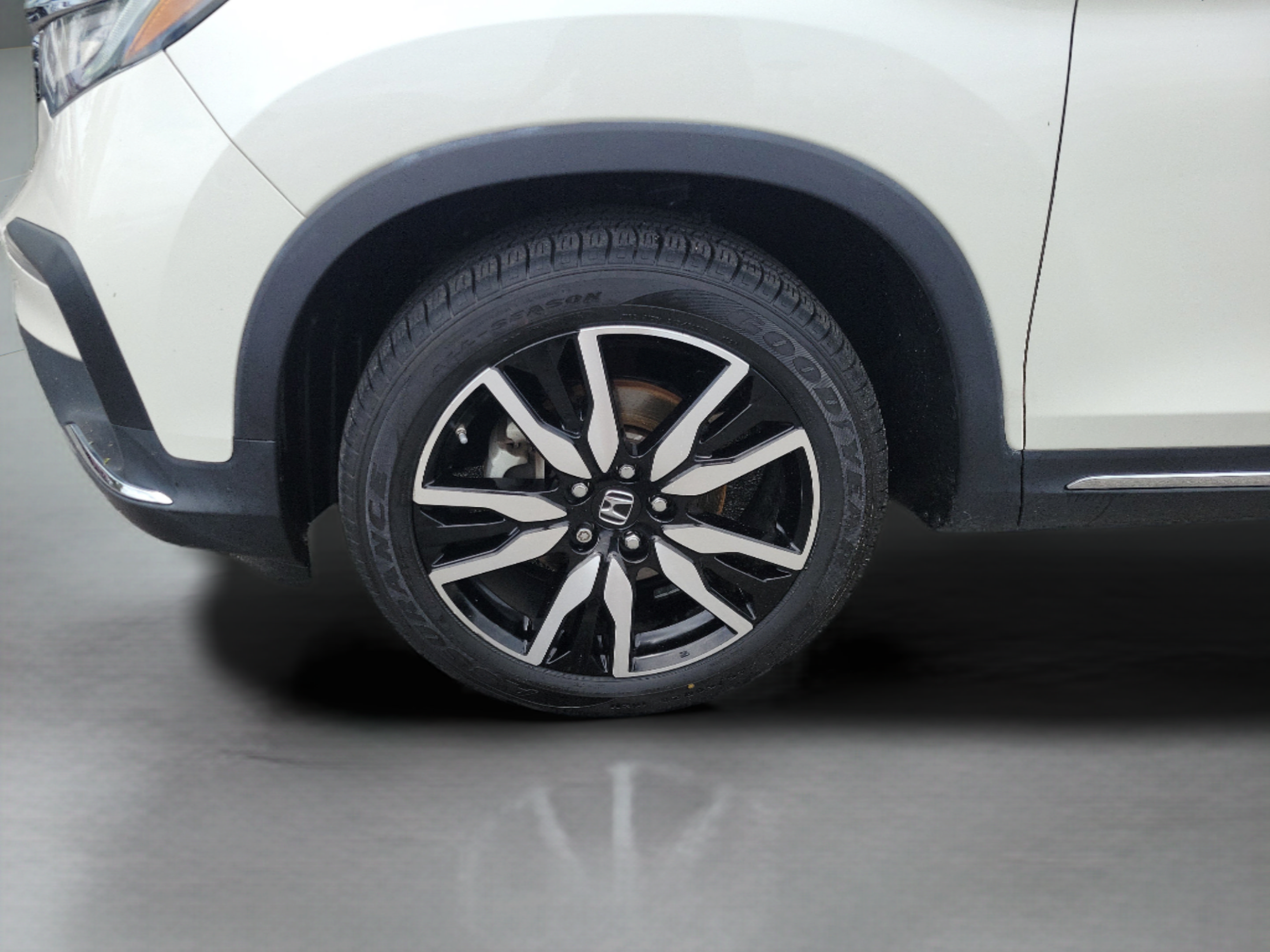 Used 2019 Honda Pilot Touring image 6