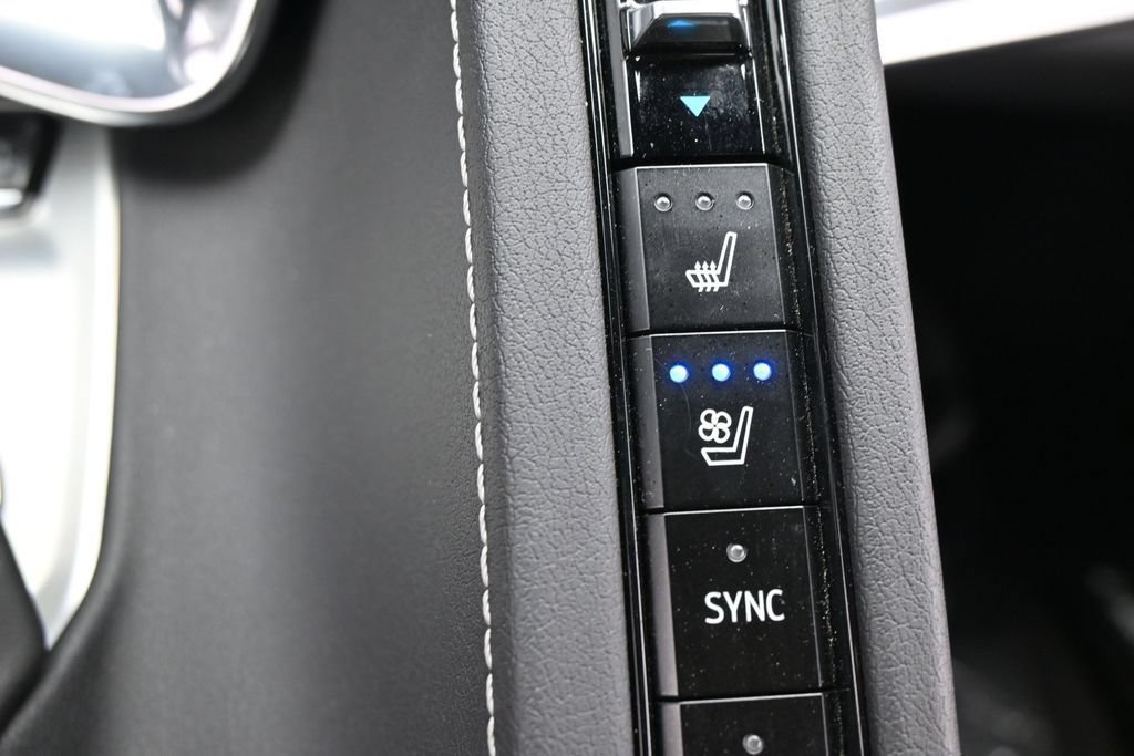 Used 2020 Chevrolet Corvette Stingray Preferred Cpe w/ 2LT Preferred Equipment Group RWD image 26