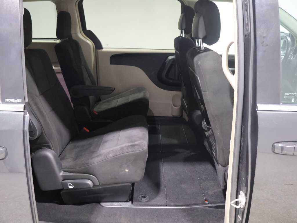 Used 2011 Dodge Grand Caravan Crew w/ Entertainment Group 1 FWD image 18