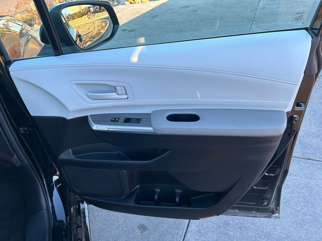 Used 2025 Toyota Sienna LE image 34