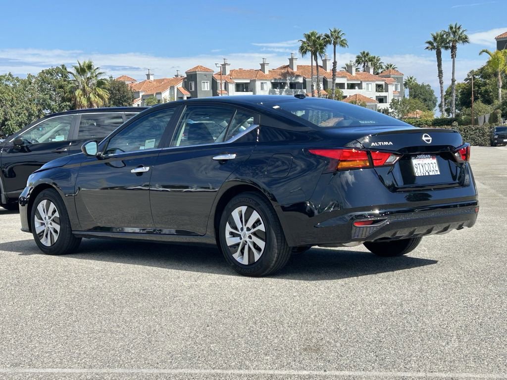 Used 2025 Nissan Altima 2.5 S image 2
