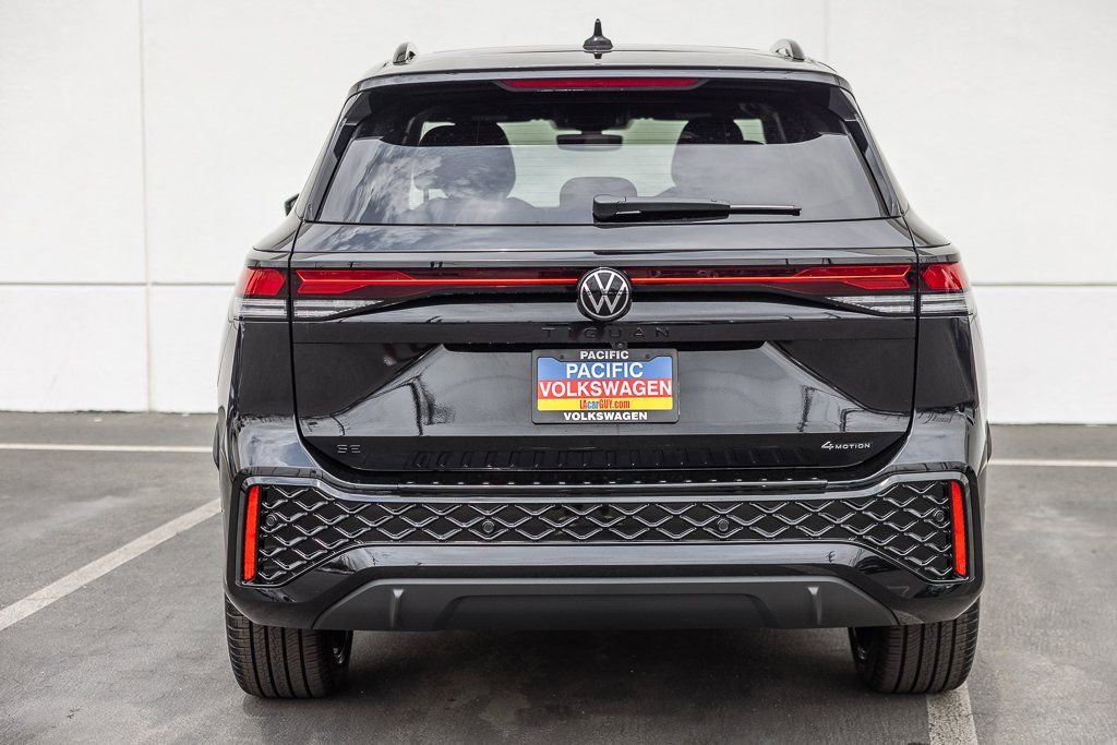 New 2026 Volkswagen Tiguan SE R-Line FWD image 4