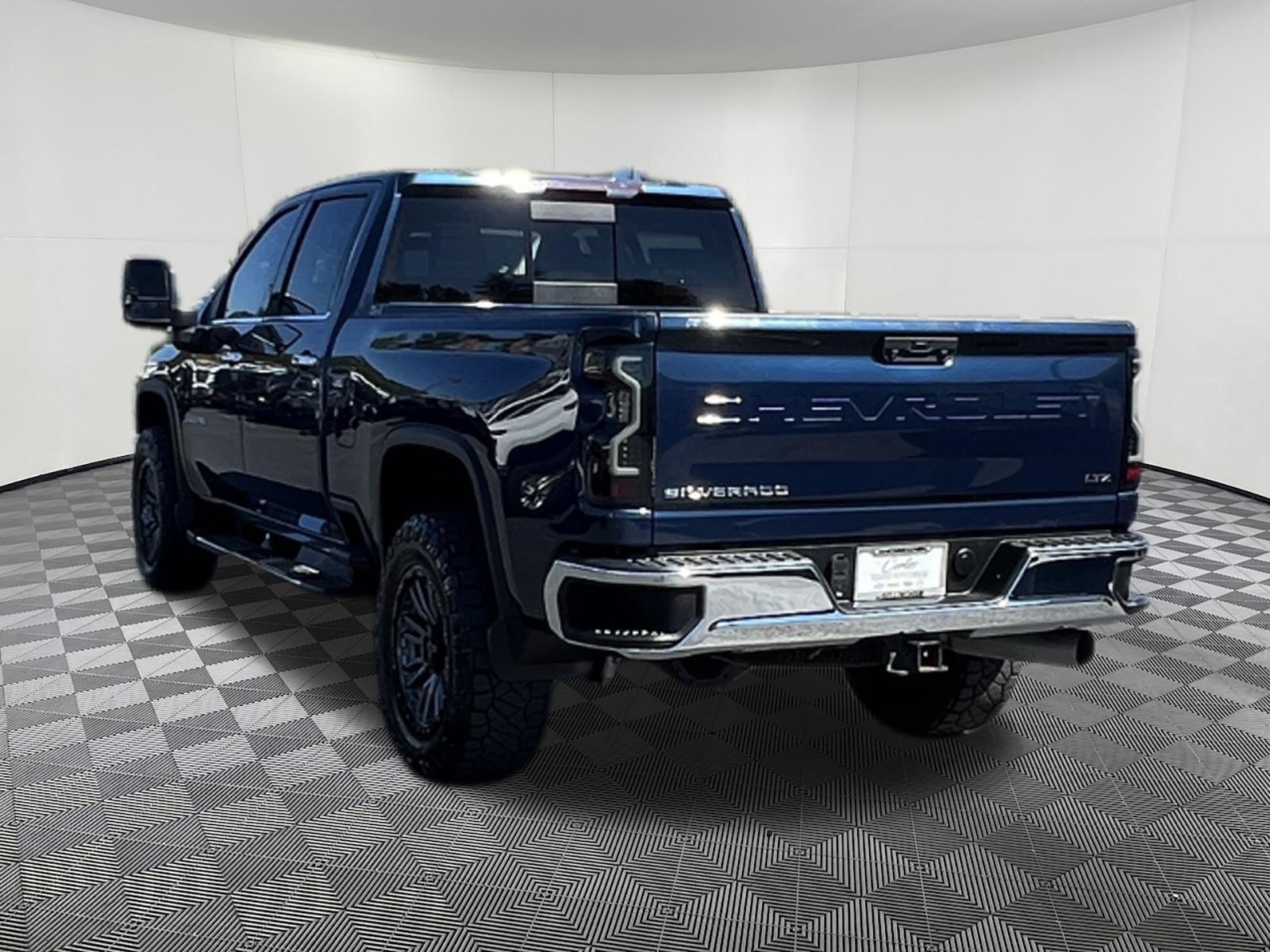 Used 2022 Chevrolet Silverado 3500 LTZ w/ LTZ Convenience Package AWD/4WD image 4