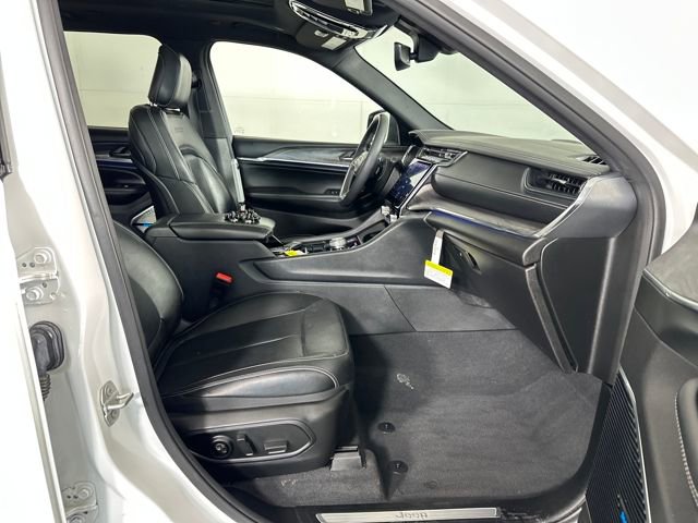 Used 2023 Jeep Grand Cherokee Overland image 28