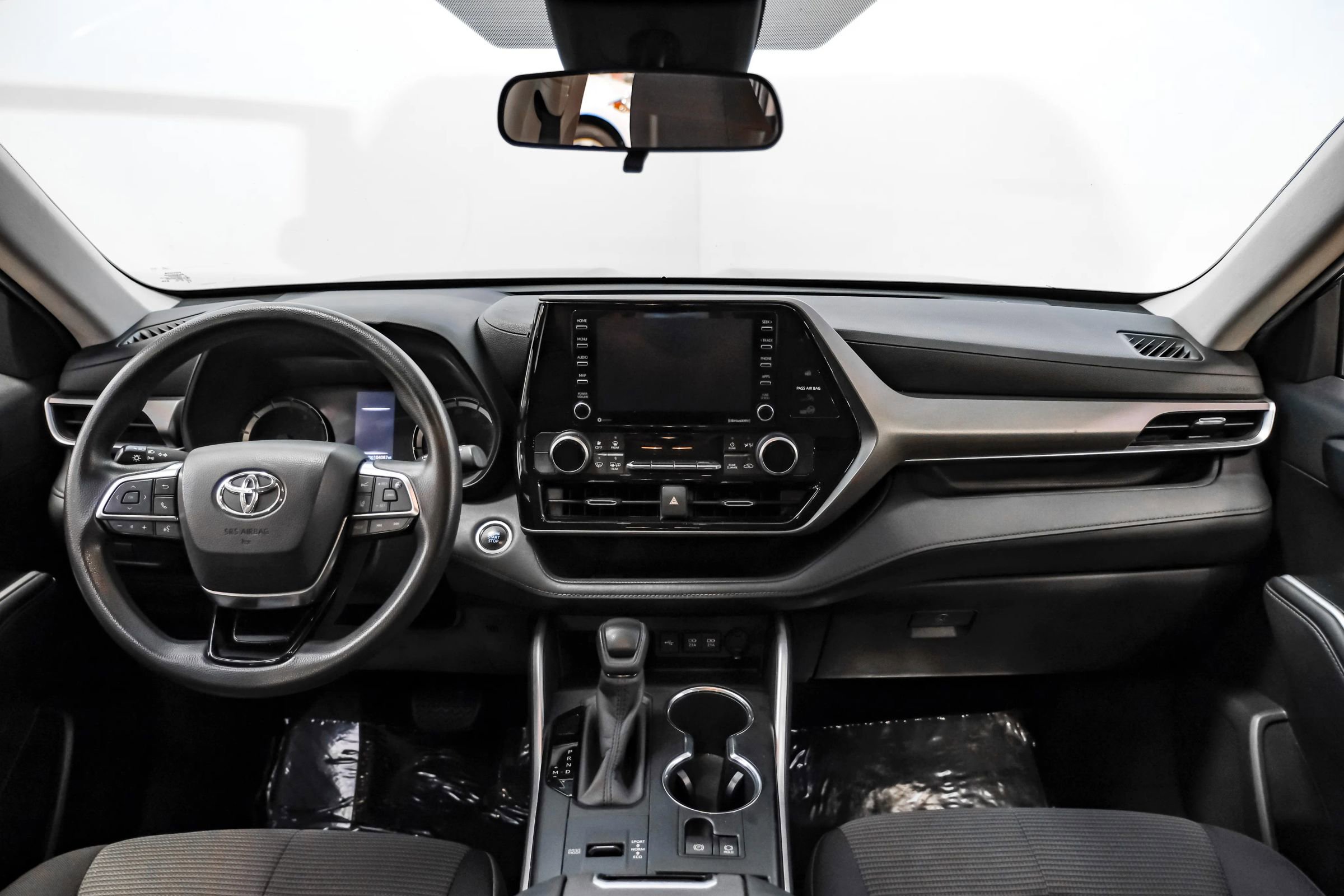 Used 2020 Toyota Highlander L FWD image 9