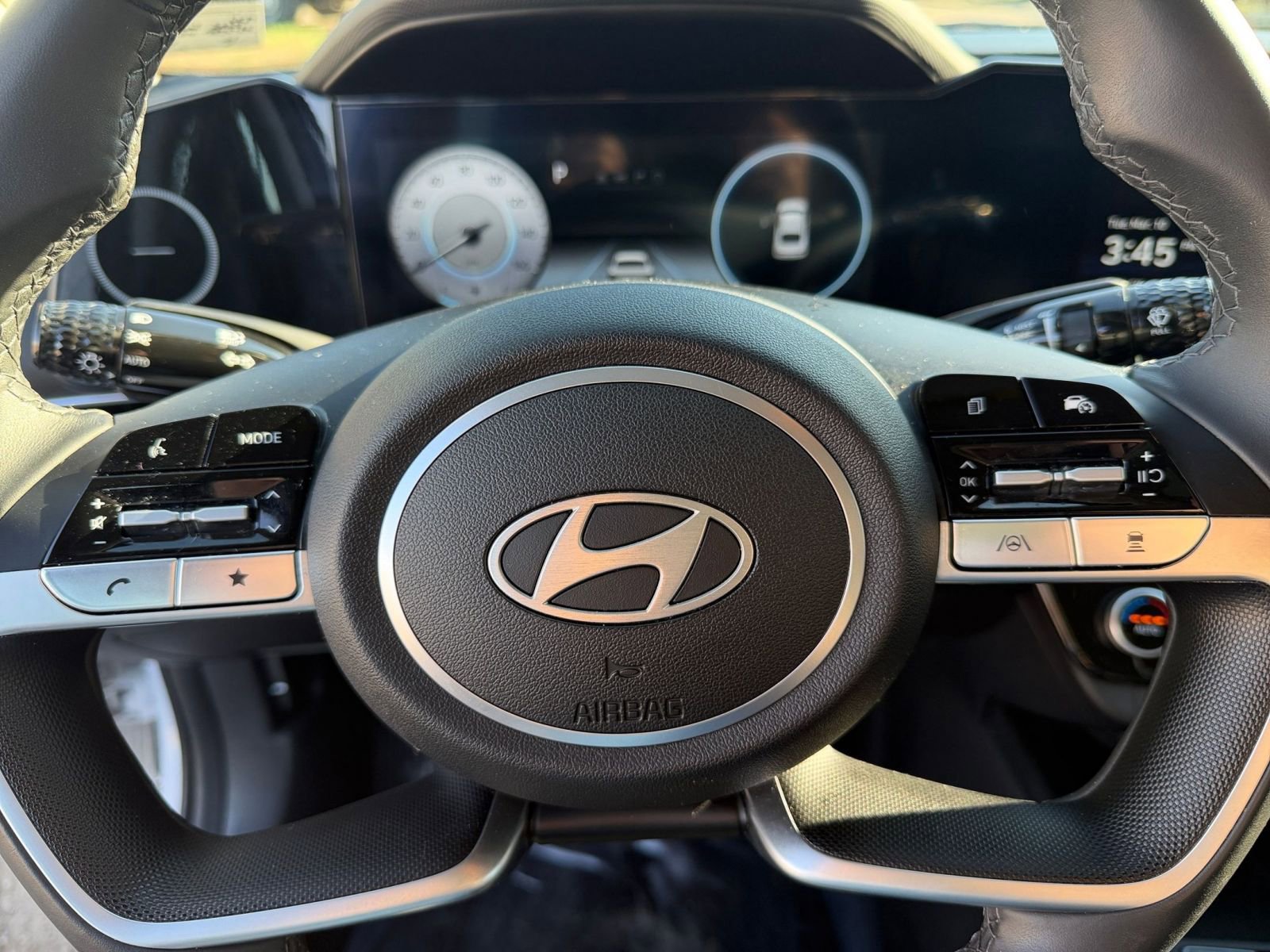 Used 2025 Hyundai Elantra SEL FWD image 30