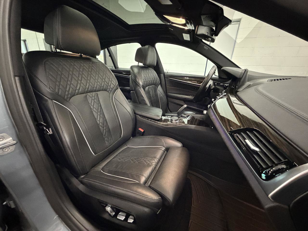 Used 2019 BMW M550i xDrive w/ Premium Package AWD/4WD image 20
