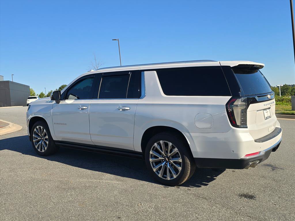 Used 2025 Chevrolet Suburban High Country AWD/4WD image 5