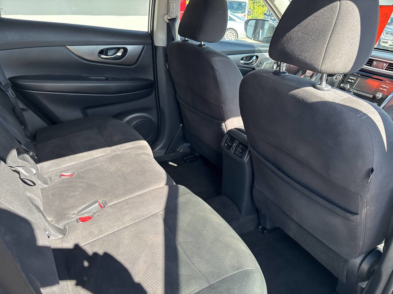 Used 2018 Nissan Rogue SV image 24