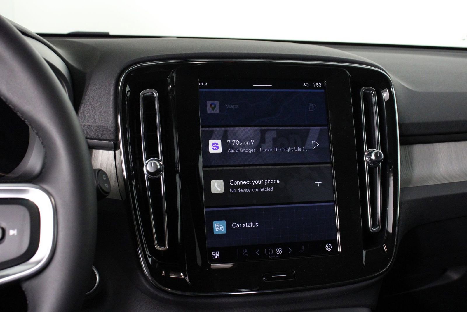 New 2025 Volvo XC40 B5 Core w/ Climate Package image 6