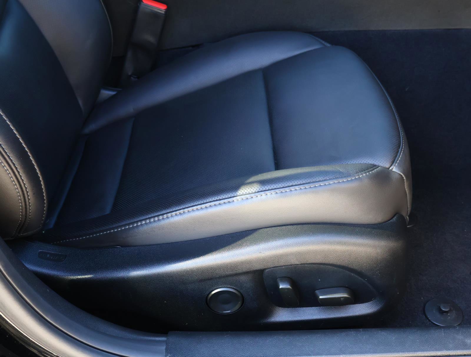 Used 2025 Cadillac CT4 Premium Luxury image 19