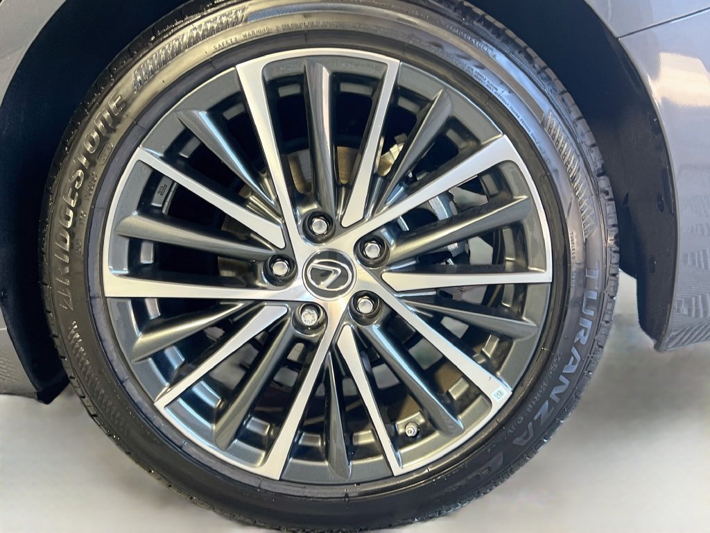 Used 2024 Lexus ES 300h w/ Premium Package FWD image 31