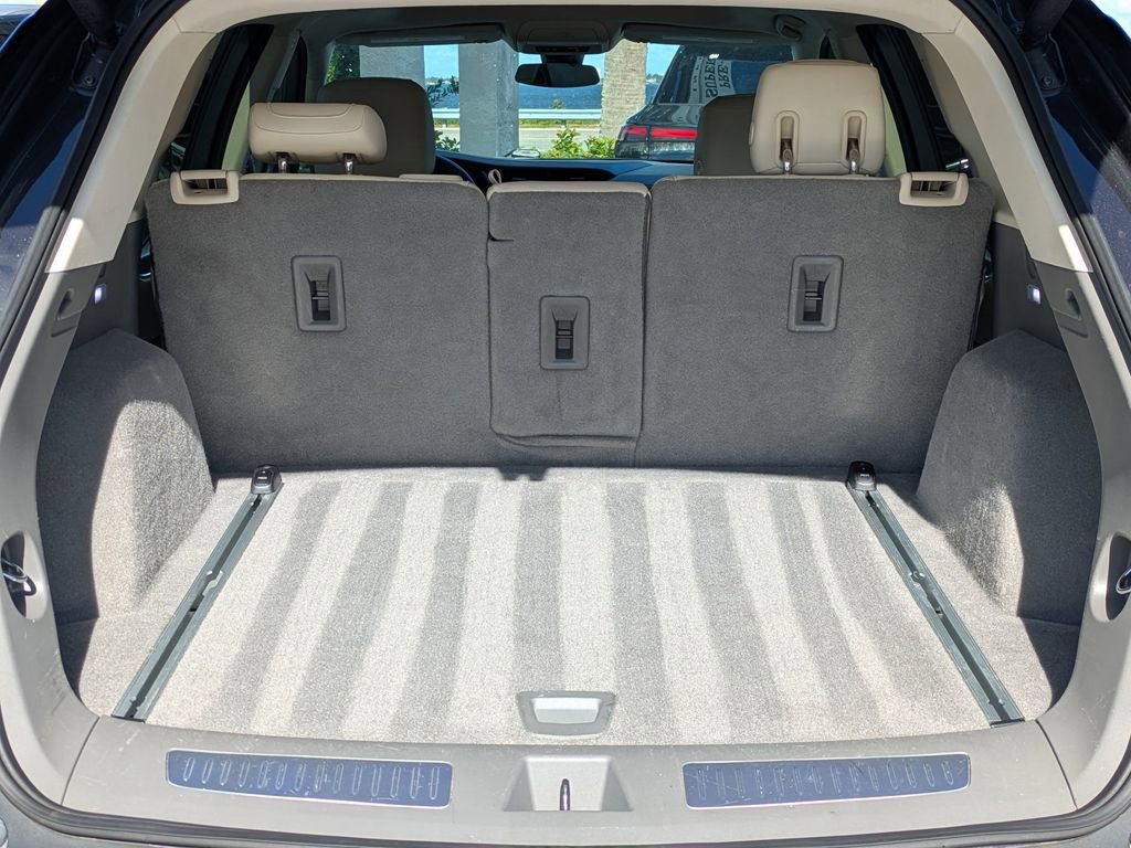 Used 2017 Cadillac XT5 Luxury w/ Driver Awareness Package image 13