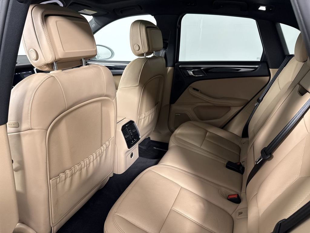 Certified 2025 Porsche Macan image 26