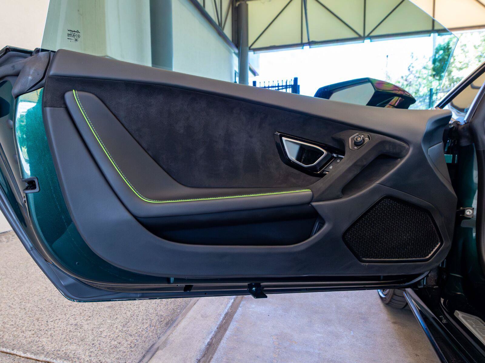 Used 2023 Lamborghini Huracan Tecnica RWD image 18