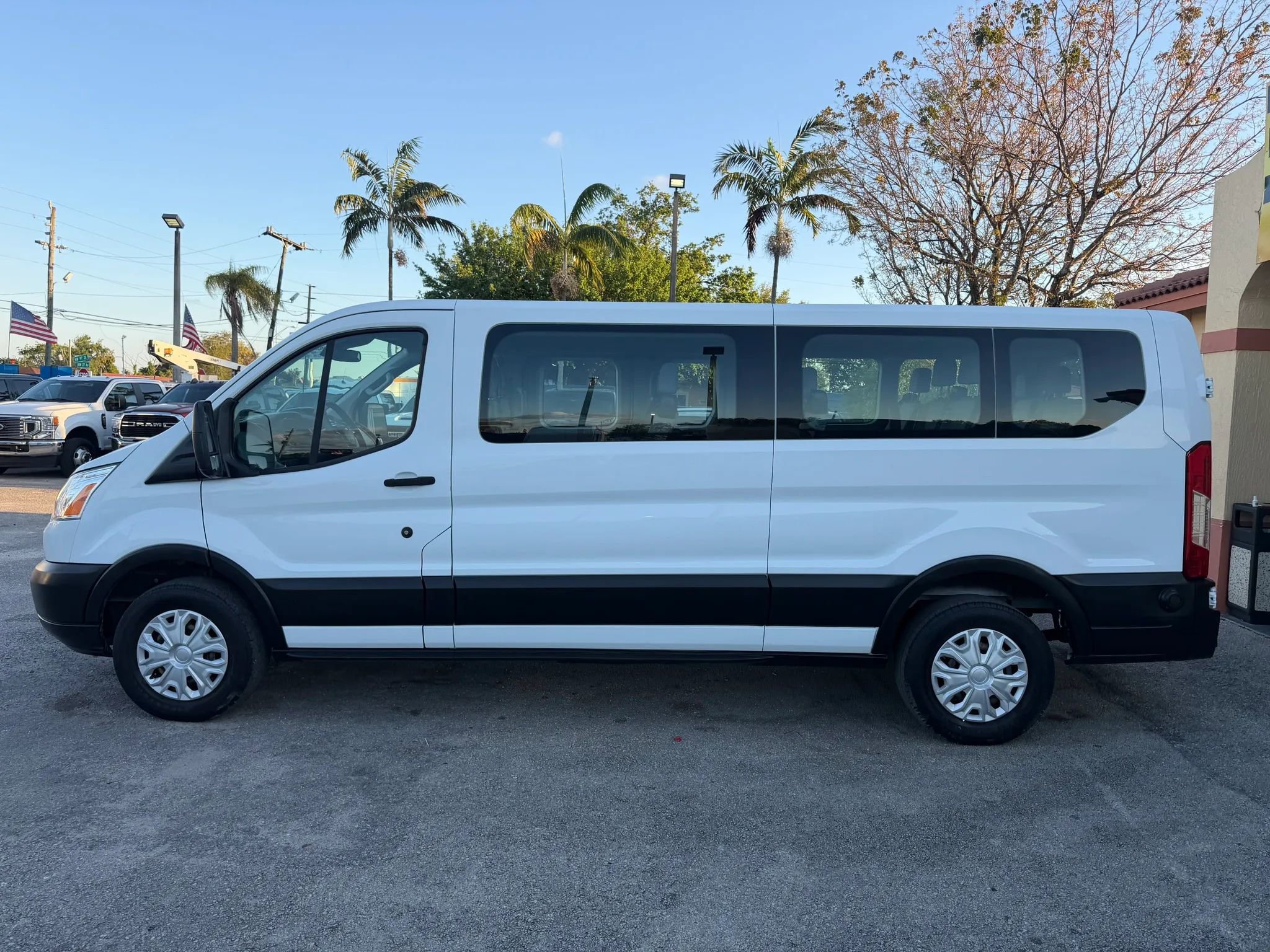 Used 2019 Ford Transit 350 XLT image 4