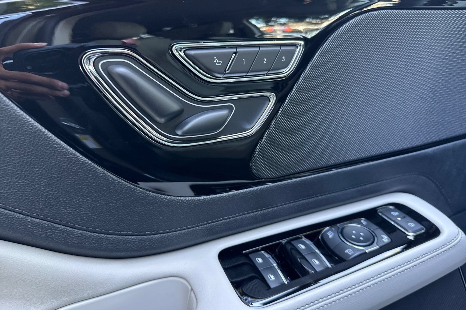 New 2026 Lincoln Aviator AWD image 8