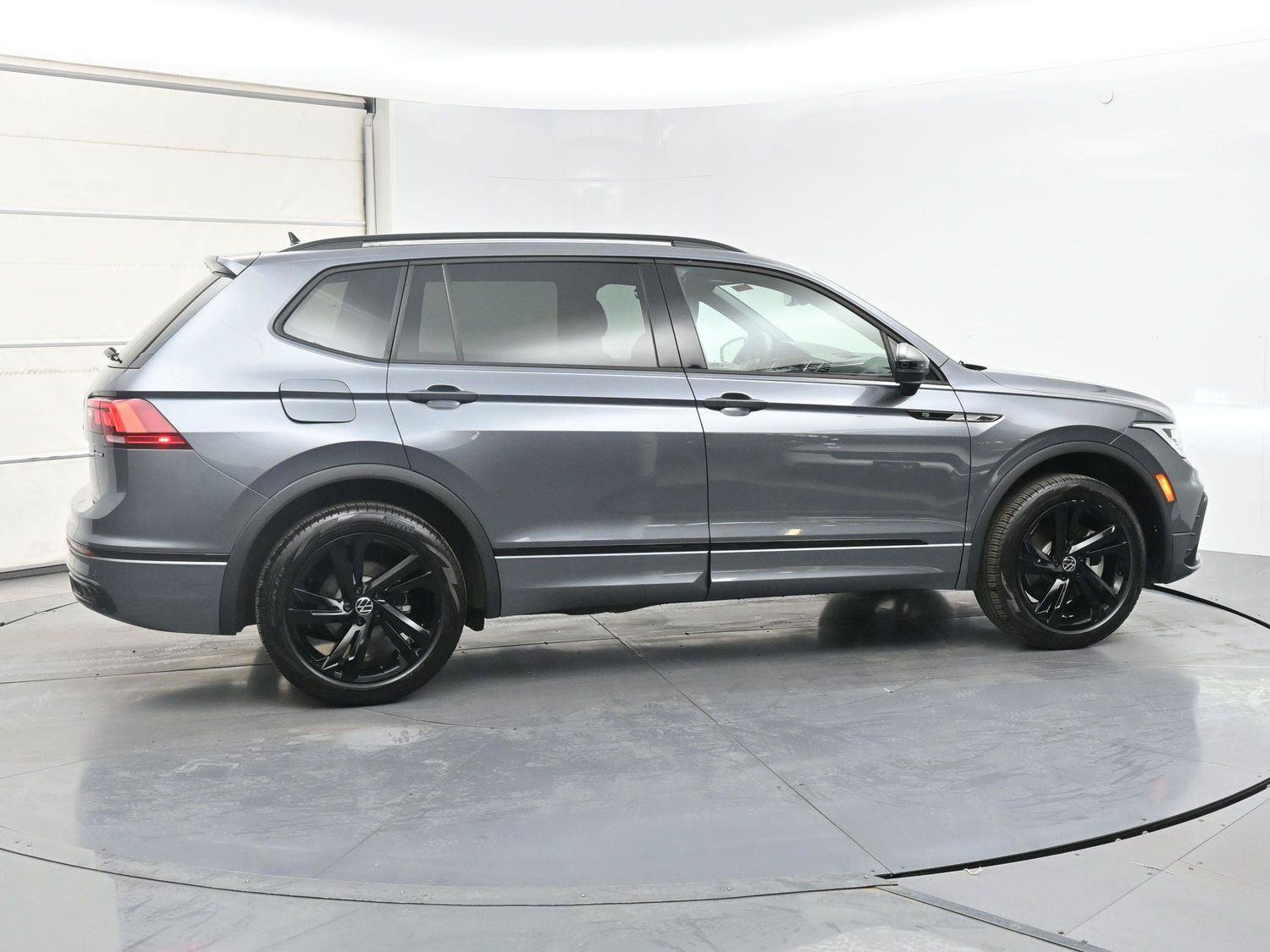 Certified 2024 Volkswagen Tiguan SE R-Line AWD/4WD image 24