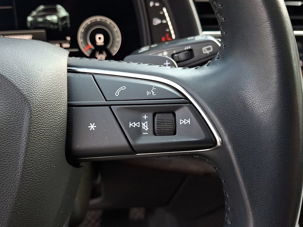 Used 2019 Audi Q8 Prestige w/ Luxury Package AWD/4WD image 23
