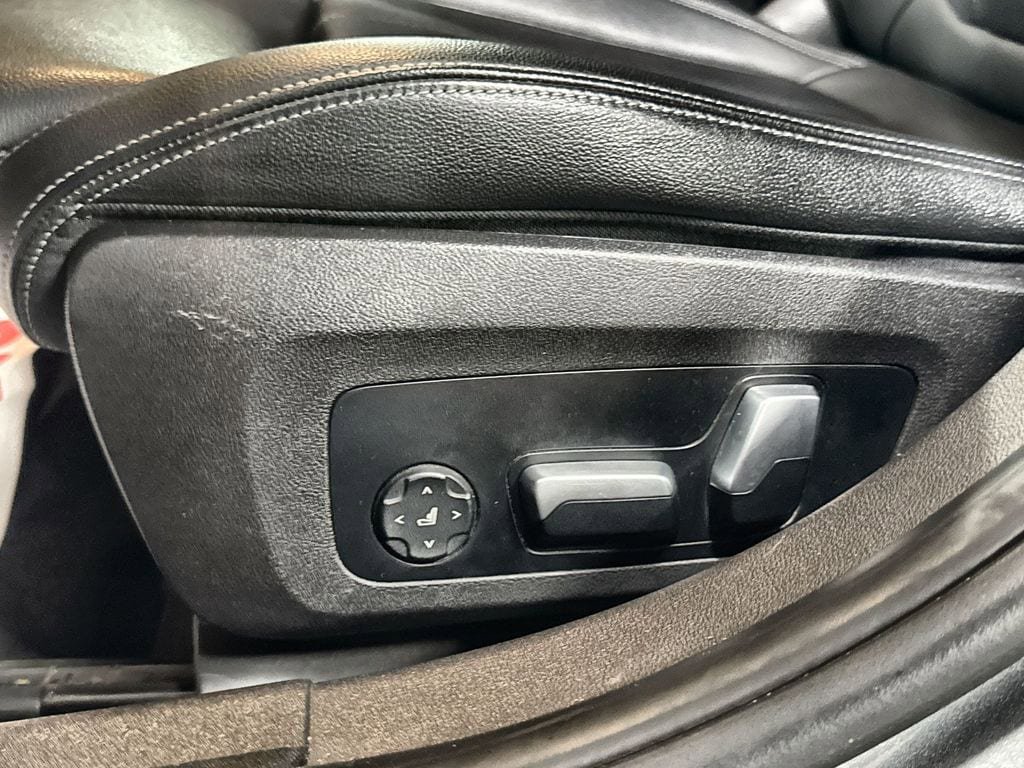 Used 2023 BMW 330i Sedan RWD image 13