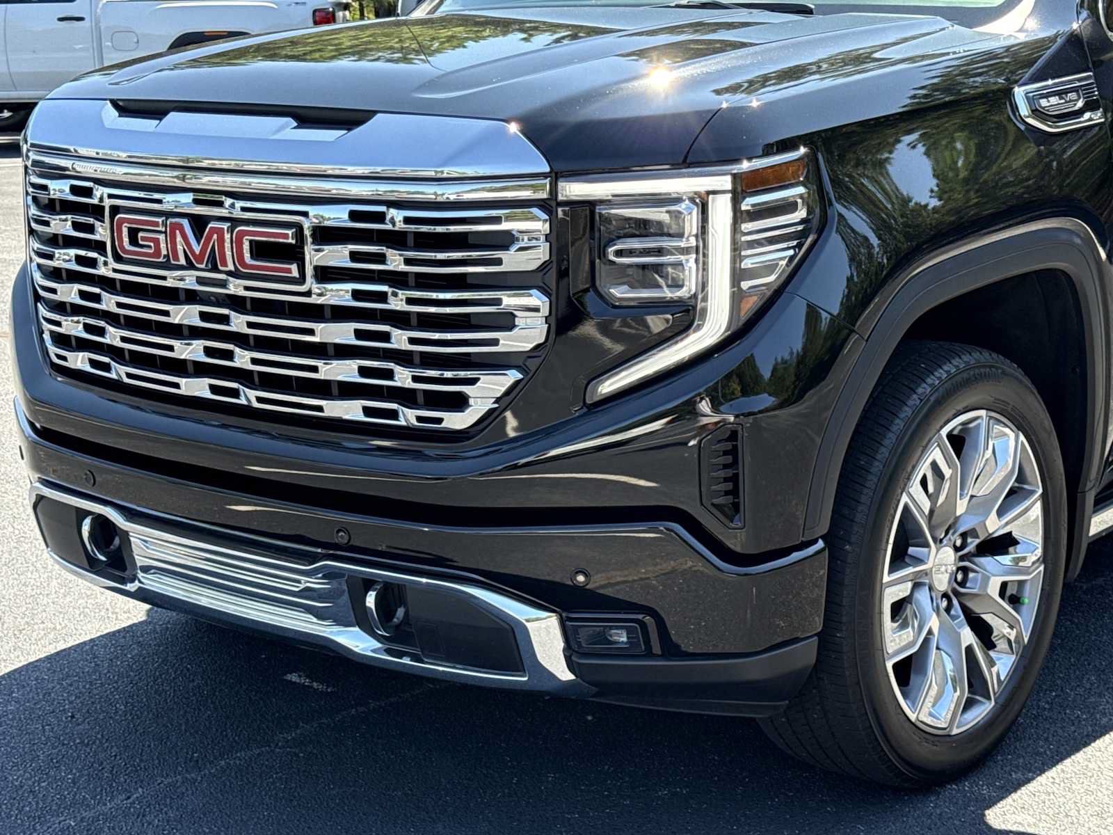 Used 2025 GMC Sierra 1500 Denali w/ Denali Reserve Package AWD/4WD image 36