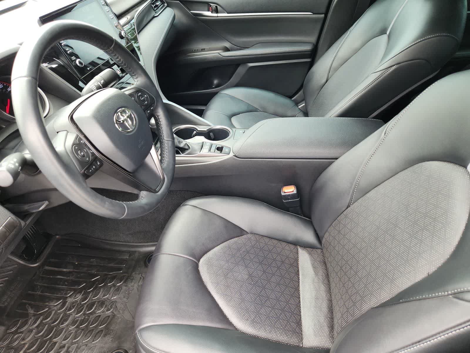 Used 2022 Toyota Camry XSE FWD image 11