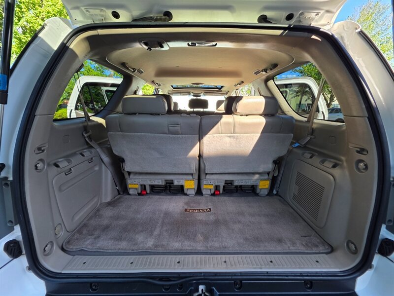 Used 2005 Toyota Sequoia SR5 AWD/4WD image 32