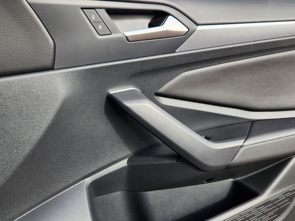 Used 2024 Volkswagen Jetta SE image 21