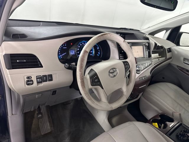 Used 2011 Toyota Sienna XLE image 13