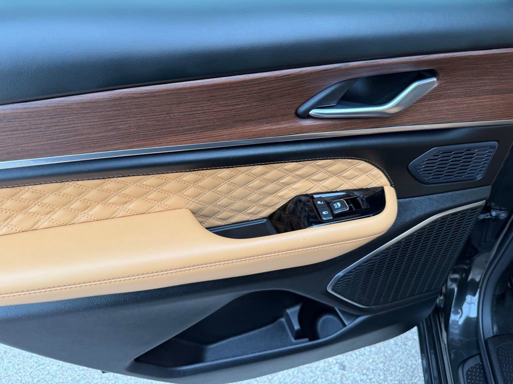 Used 2024 Jeep Grand Cherokee L Summit image 14