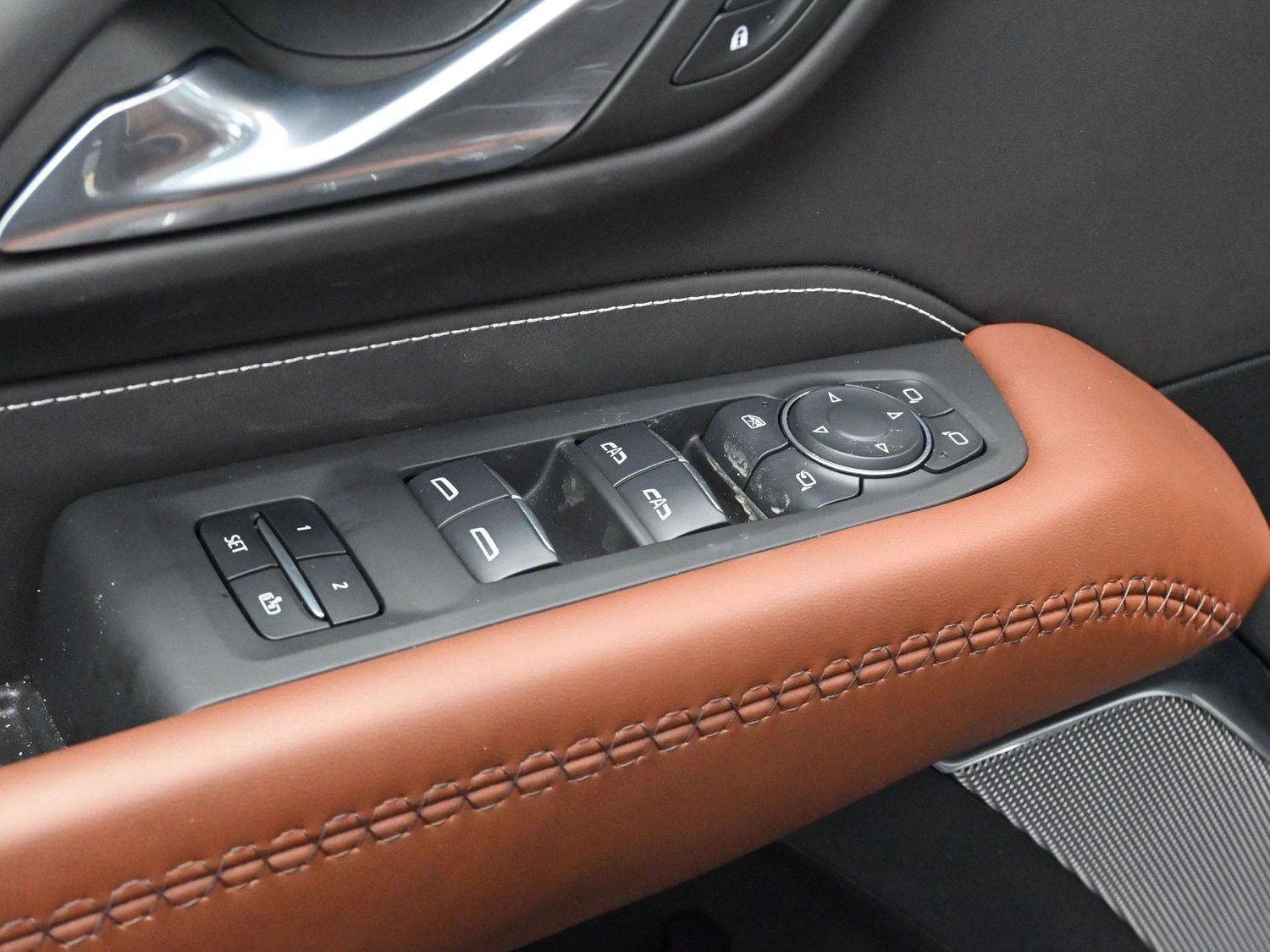 Used 2024 GMC Yukon Denali Ultimate image 11