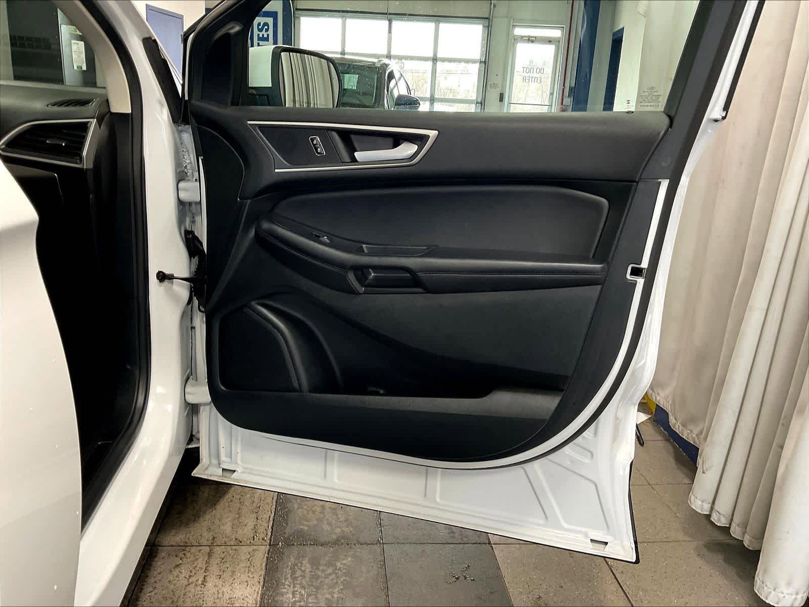 Used 2023 Ford Edge SEL image 12