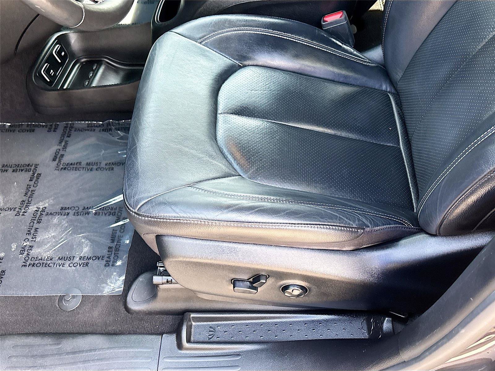 Used 2020 Chrysler Pacifica Touring-L Plus w/ S Appearance Package FWD image 20
