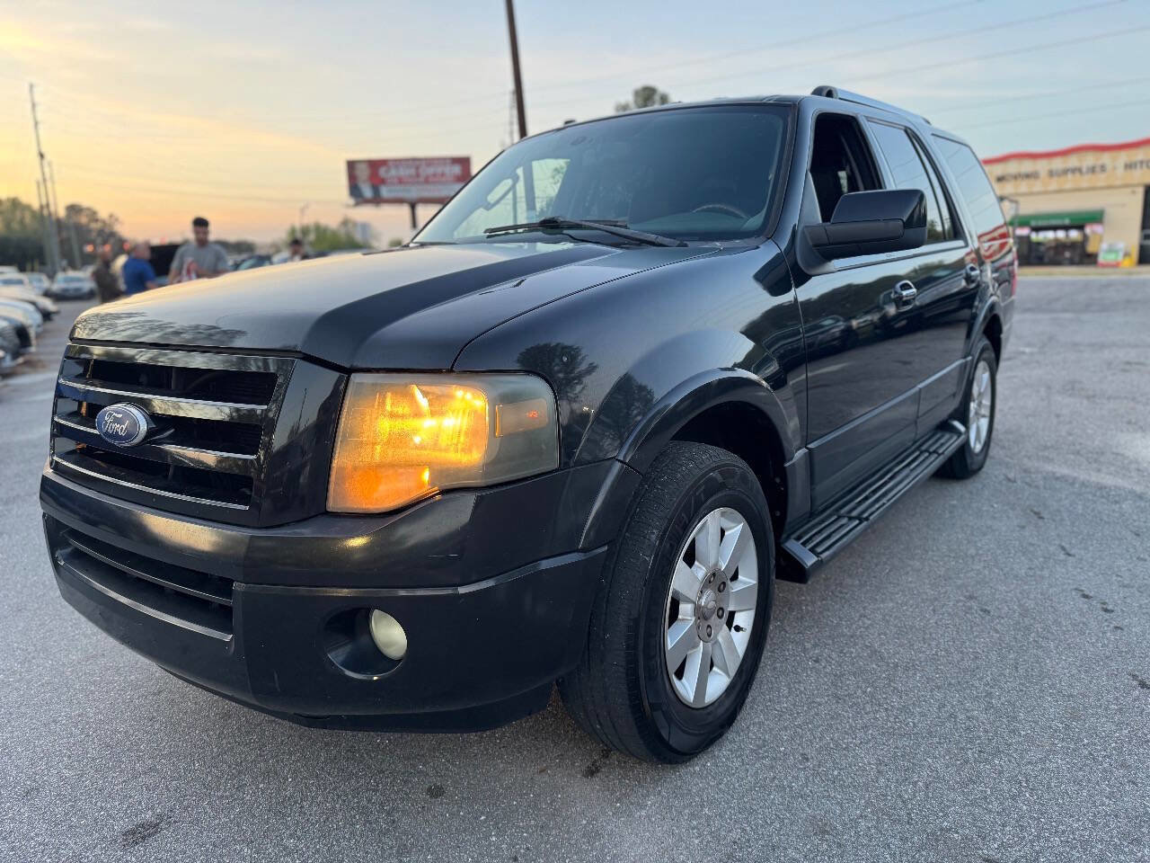Used 2010 Ford Expedition Limited image 1