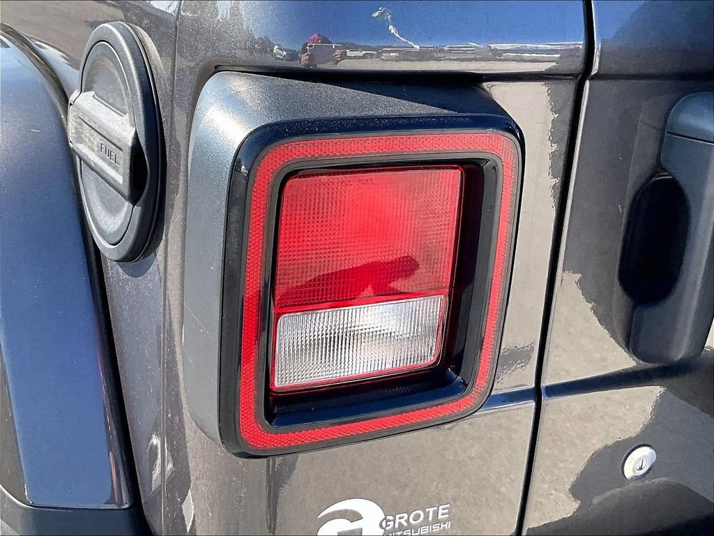 Used 2019 Jeep Wrangler Unlimited Sahara w/ Uconnect 4C Nav & Sound Group AWD/4WD image 31