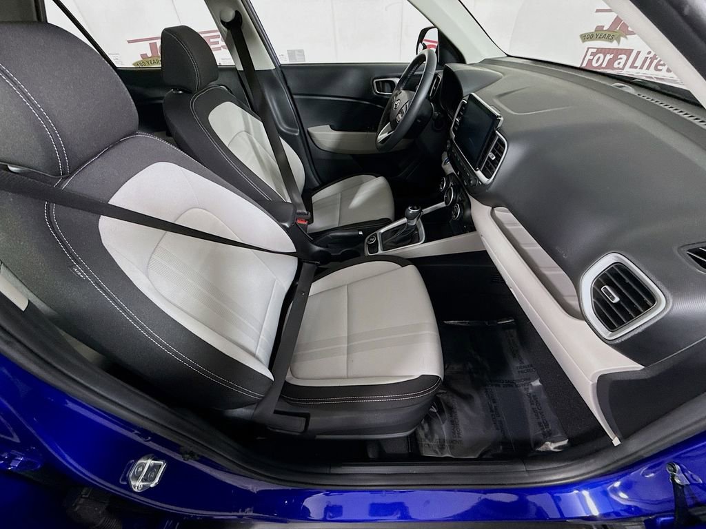 Certified 2024 Hyundai Venue SEL image 31